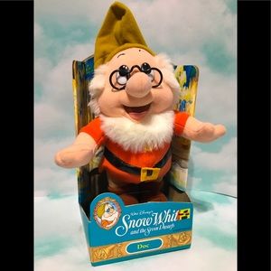 DISNEY NWT VTG 90s SNOW WHITE DOC DWARF PLUSH 11”
